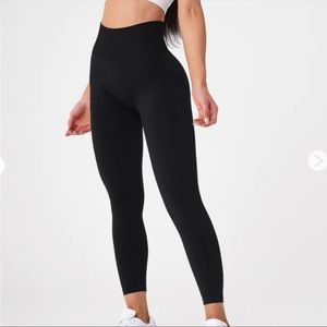 NWT NVGTN Solid Seamless Leggings Black